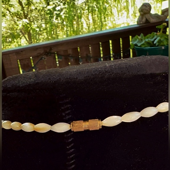 Vintage Carved Mother of Pearl Beaded Necklace Adorned w/MOP Feathers/leafs 🪶🍂 - Picture 3 of 6